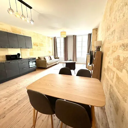 Apartament 3 - Hypercentre, Free Parking, Climatisation, Wifi, Netflix